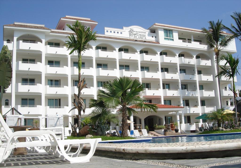 Torreblanca Beach Hotel And Suites Guayabitos - Desayuno Y Comida Incluido Рінкон-де-Гуаябітос Екстер'єр фото