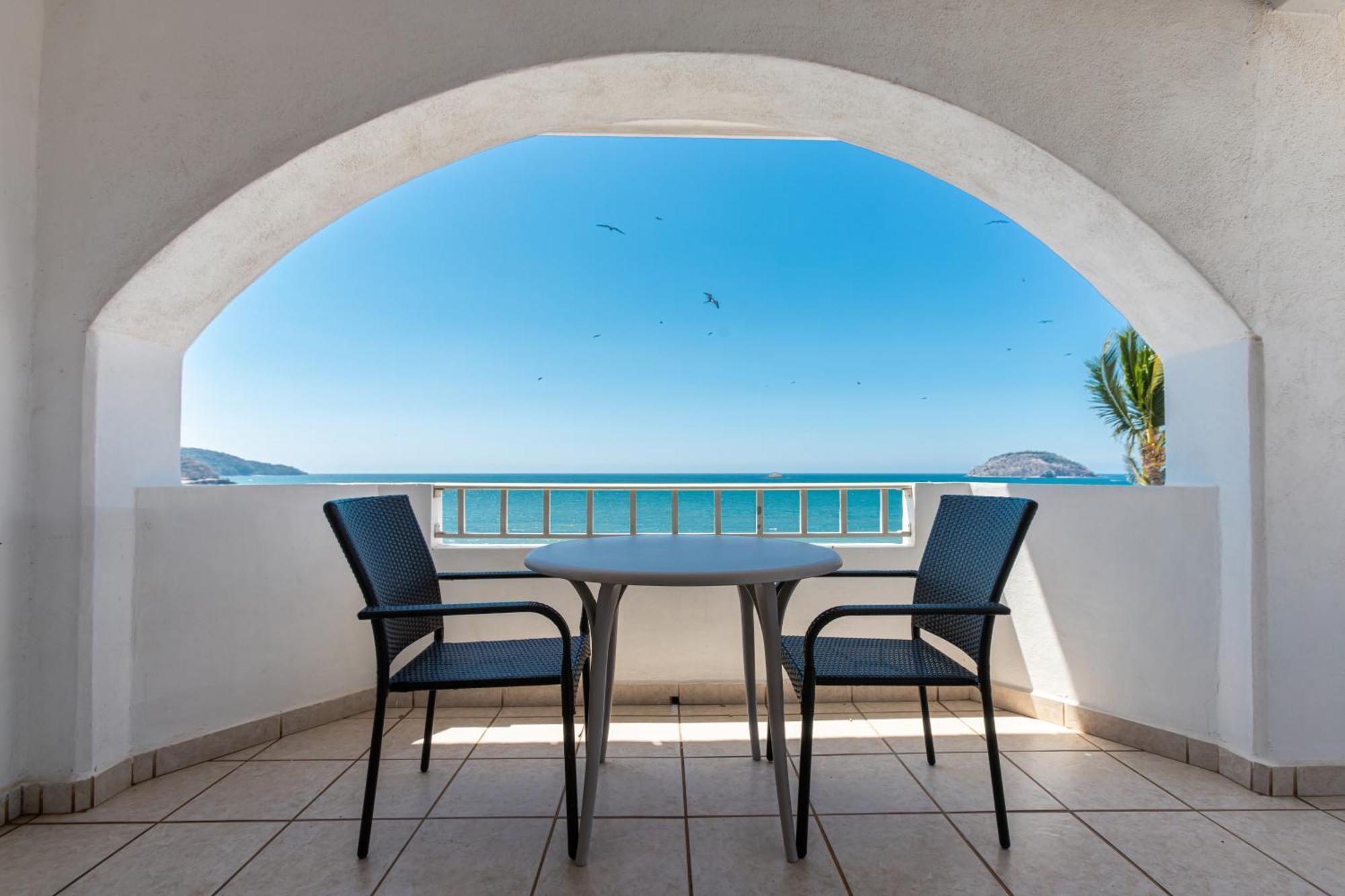 Torreblanca Beach Hotel And Suites Guayabitos - Desayuno Y Comida Incluido Рінкон-де-Гуаябітос Екстер'єр фото