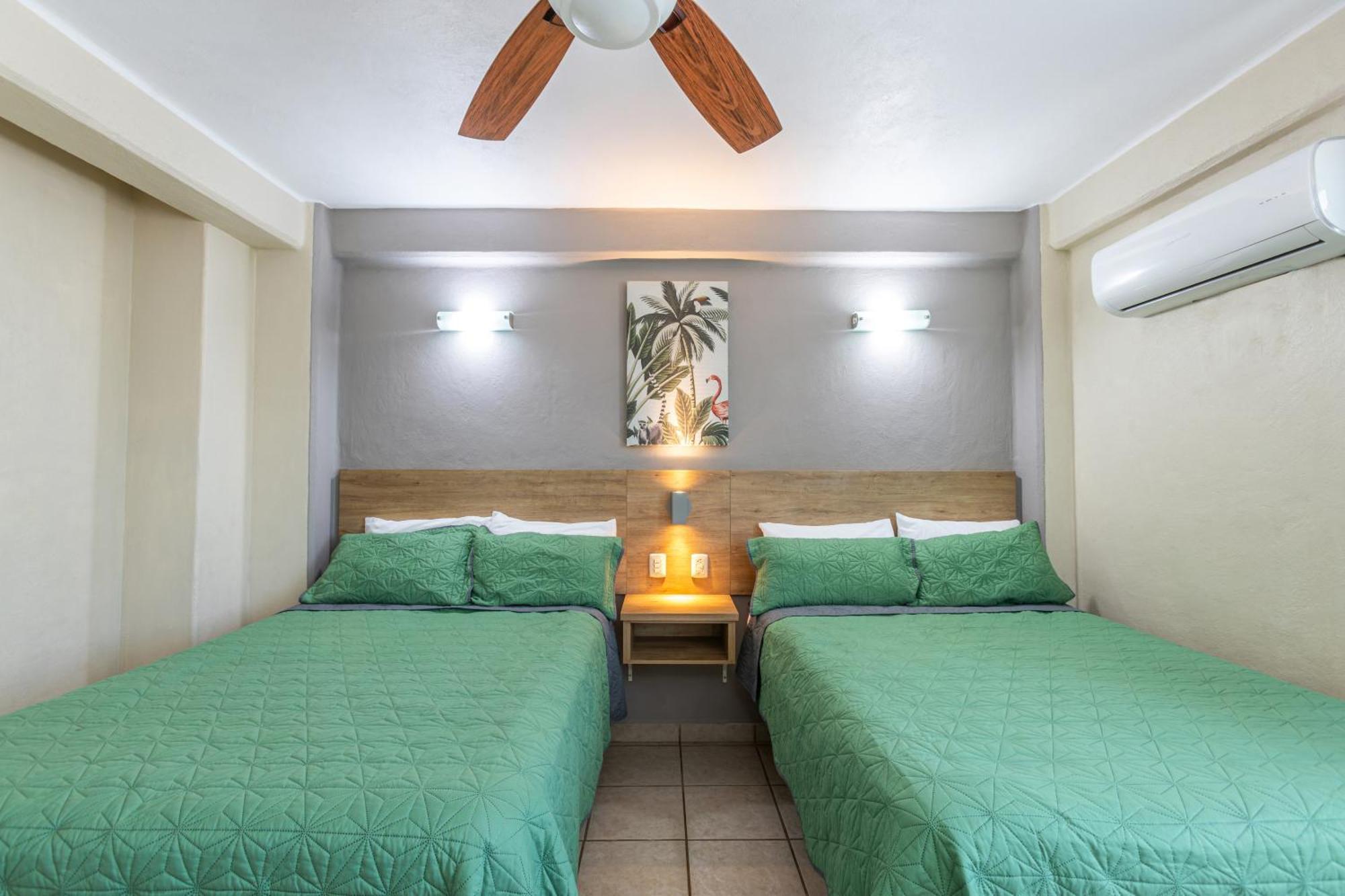 Torreblanca Beach Hotel And Suites Guayabitos - Desayuno Y Comida Incluido Рінкон-де-Гуаябітос Екстер'єр фото