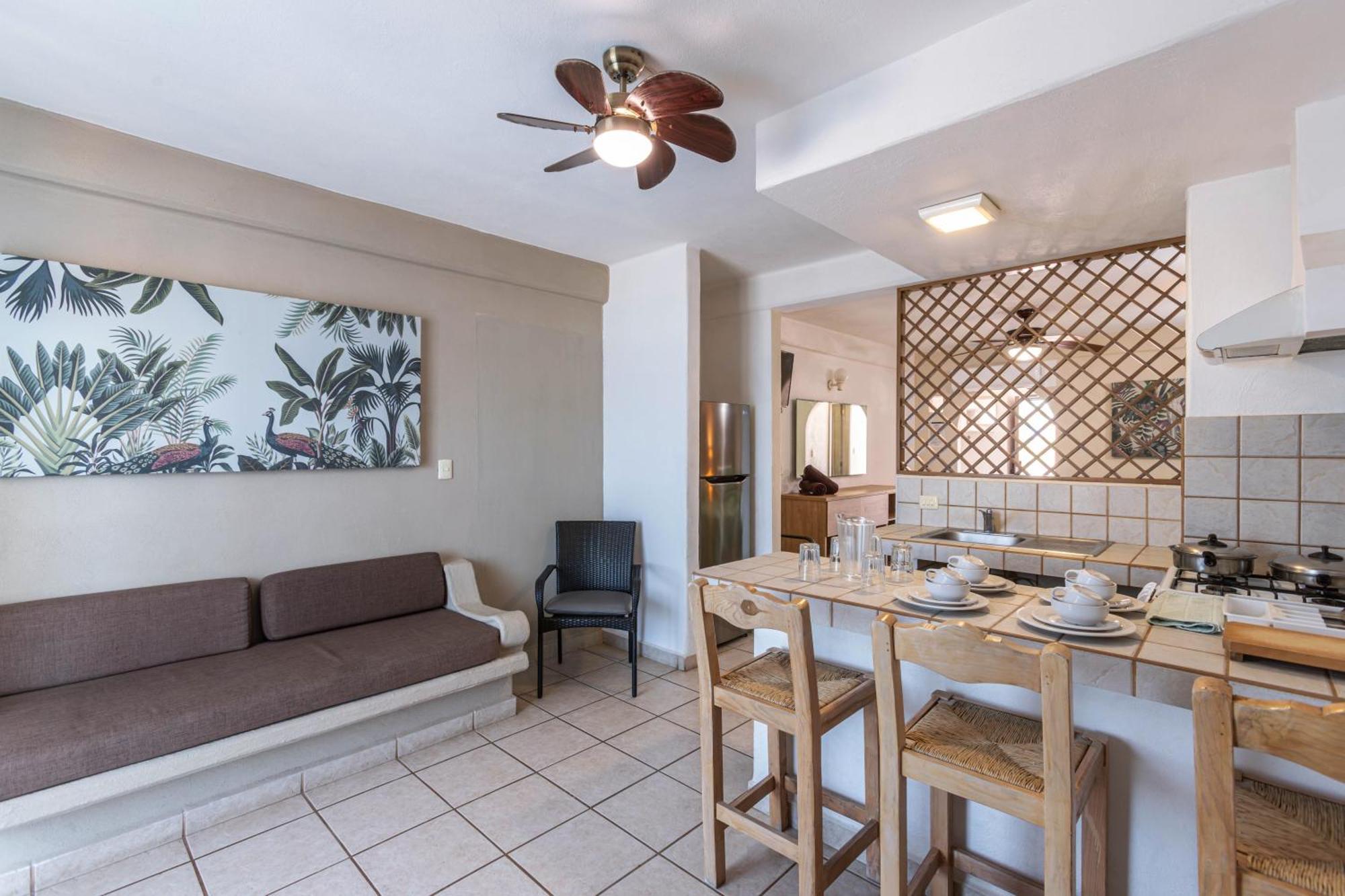 Torreblanca Beach Hotel And Suites Guayabitos - Desayuno Y Comida Incluido Рінкон-де-Гуаябітос Екстер'єр фото
