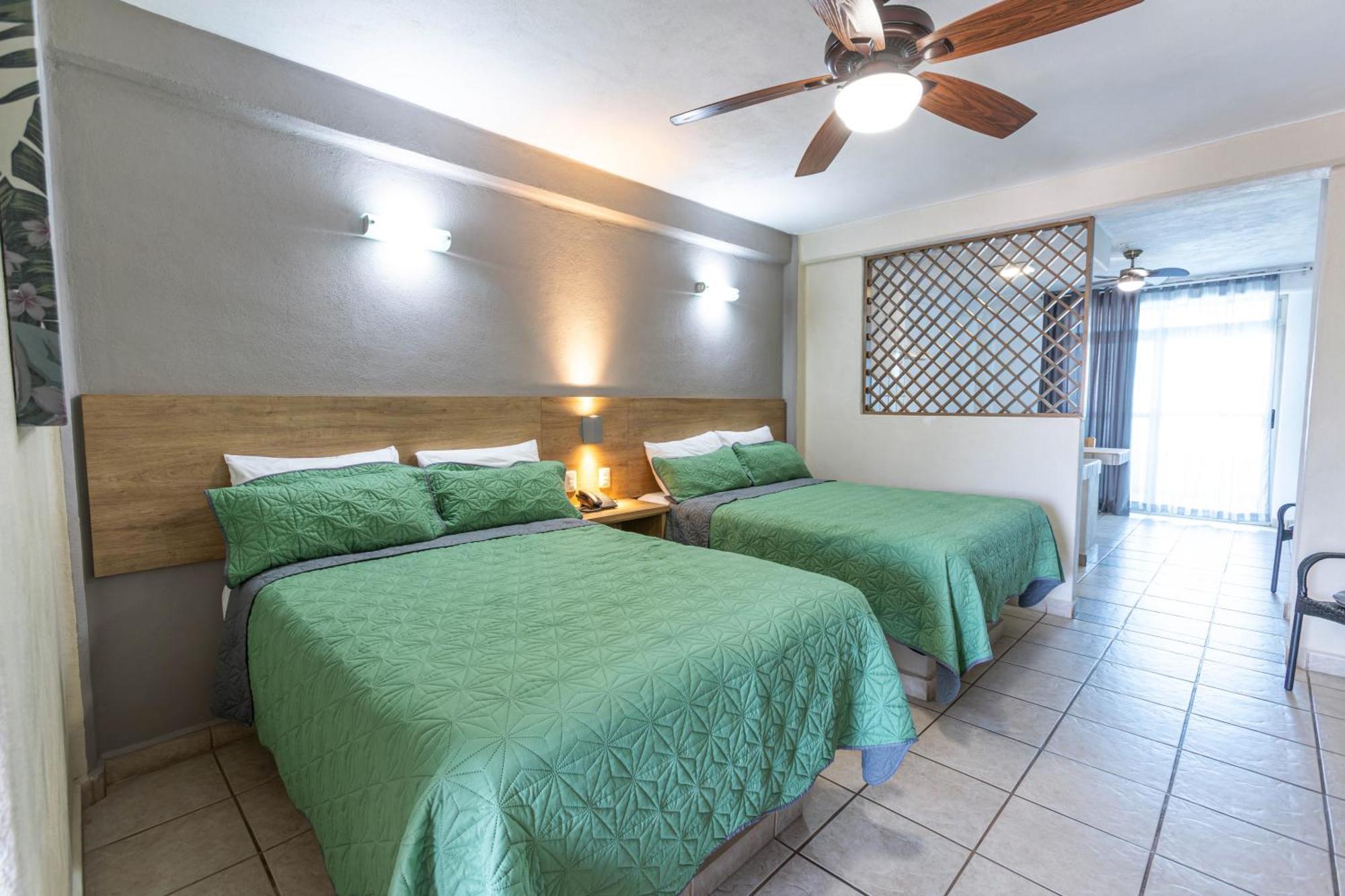 Torreblanca Beach Hotel And Suites Guayabitos - Desayuno Y Comida Incluido Рінкон-де-Гуаябітос Екстер'єр фото