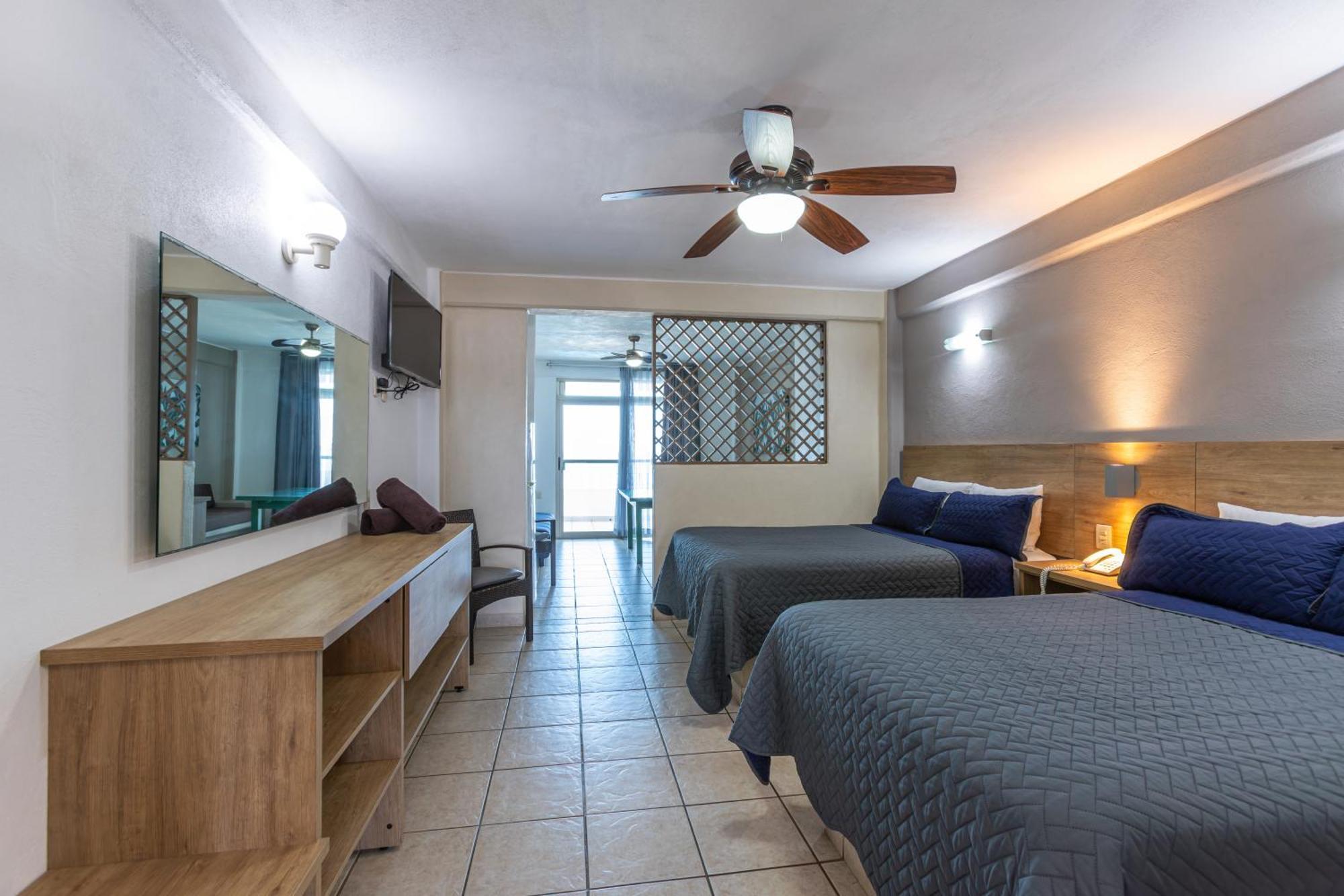 Torreblanca Beach Hotel And Suites Guayabitos - Desayuno Y Comida Incluido Рінкон-де-Гуаябітос Екстер'єр фото
