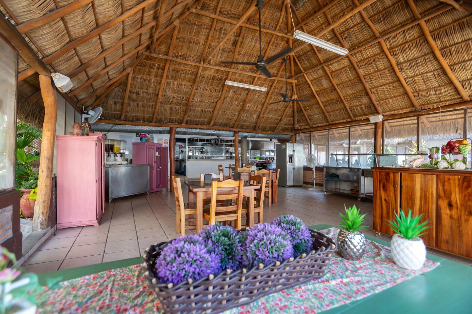 Torreblanca Beach Hotel And Suites Guayabitos - Desayuno Y Comida Incluido Рінкон-де-Гуаябітос Екстер'єр фото