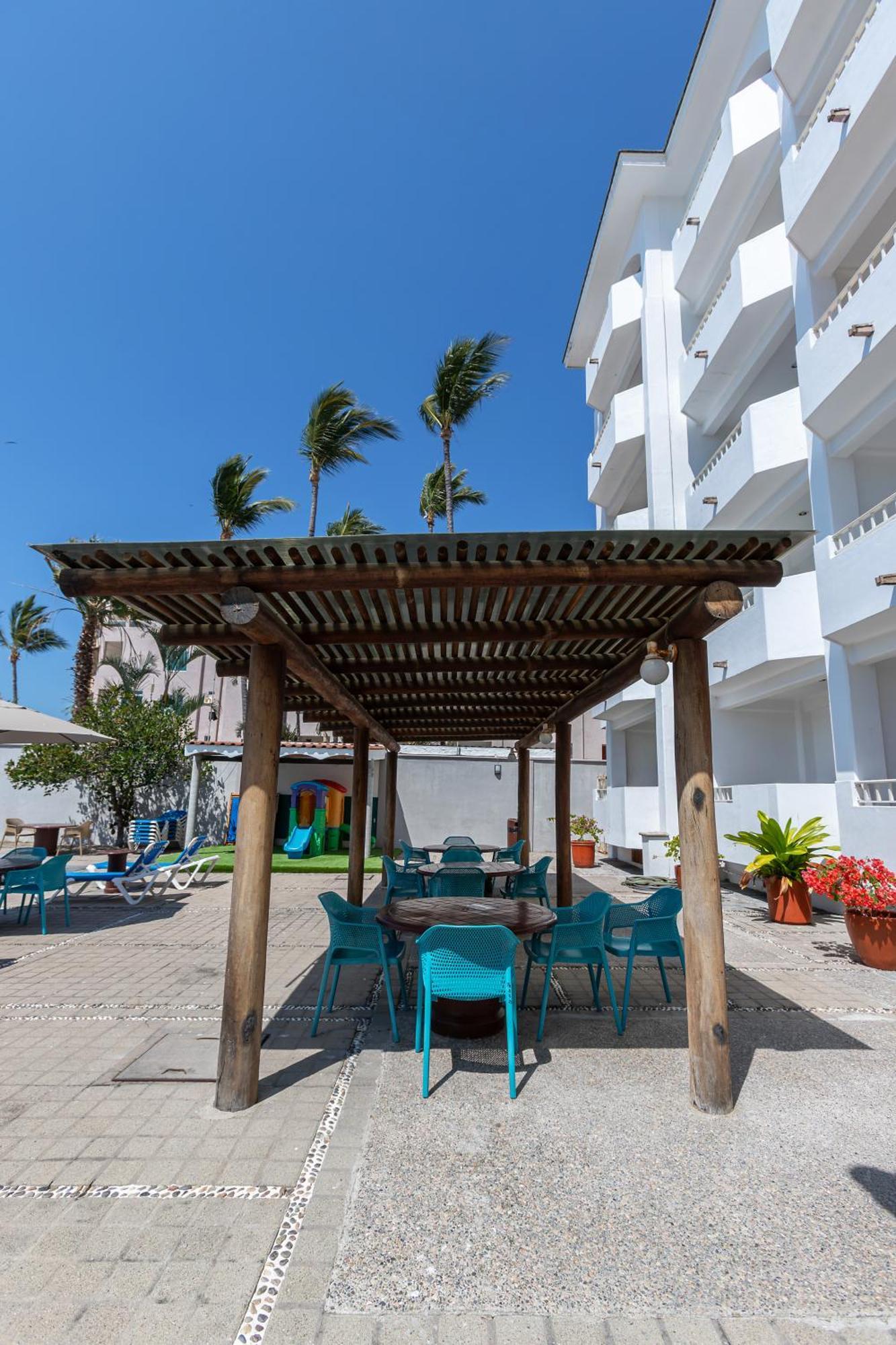 Torreblanca Beach Hotel And Suites Guayabitos - Desayuno Y Comida Incluido Рінкон-де-Гуаябітос Екстер'єр фото