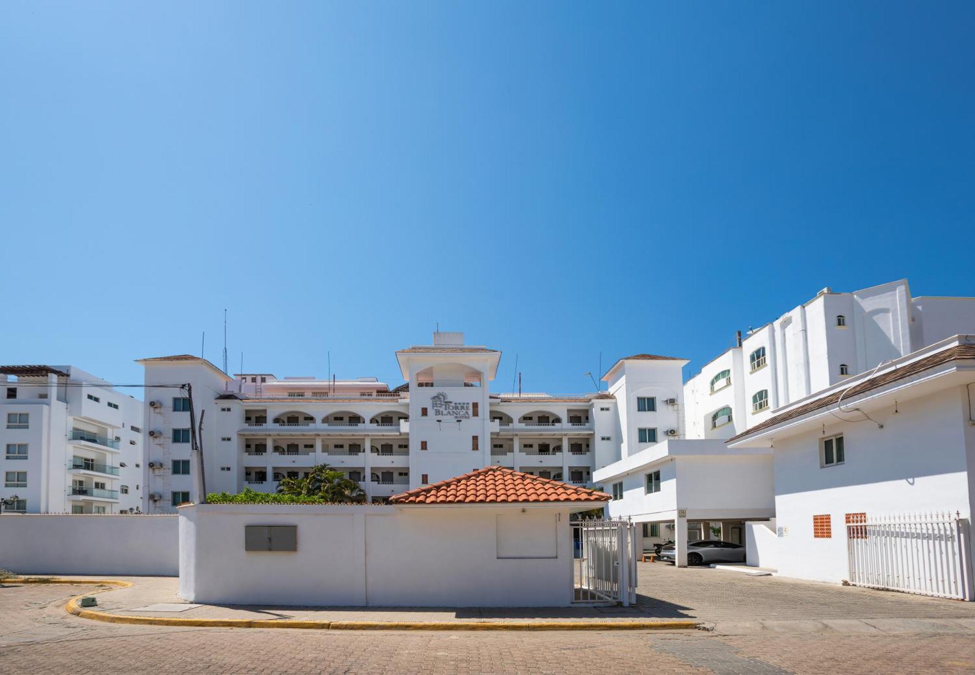 Torreblanca Beach Hotel And Suites Guayabitos - Desayuno Y Comida Incluido Рінкон-де-Гуаябітос Екстер'єр фото