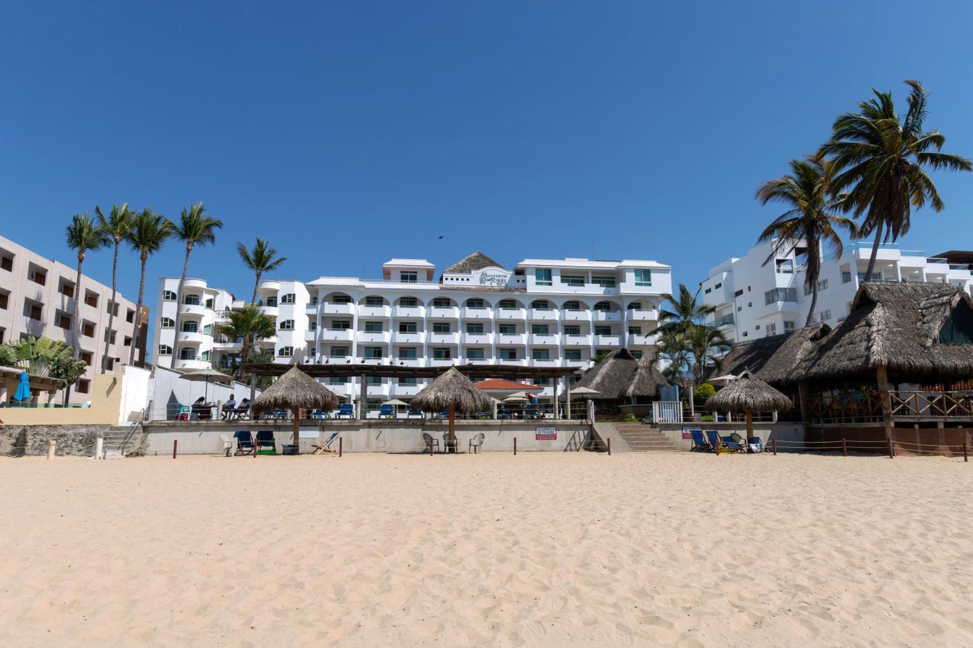 Torreblanca Beach Hotel And Suites Guayabitos - Desayuno Y Comida Incluido Рінкон-де-Гуаябітос Екстер'єр фото
